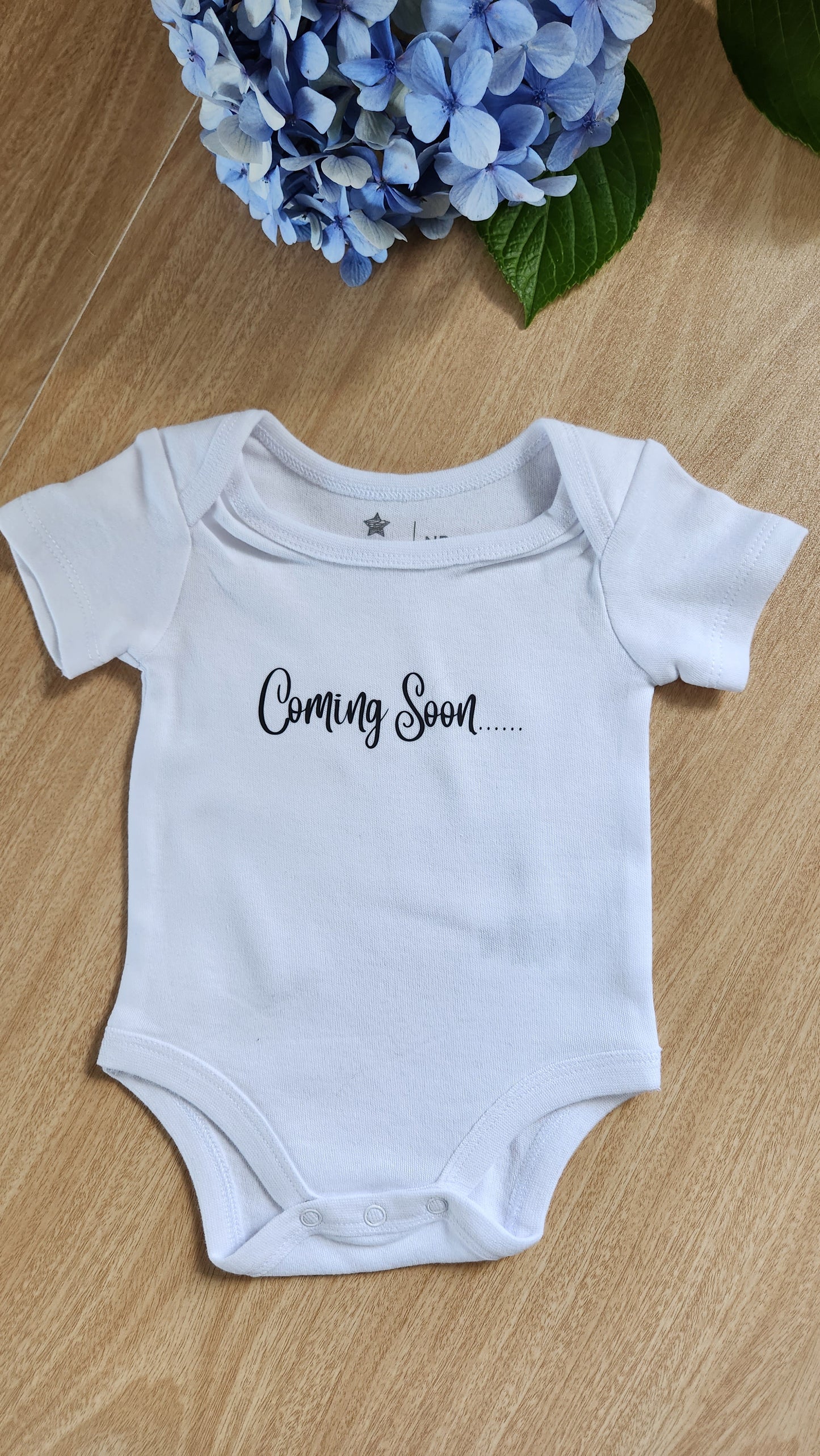 Pregnancy announcement onesie